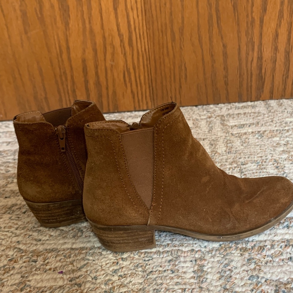 Kensie Brown Suede Ankle Booties